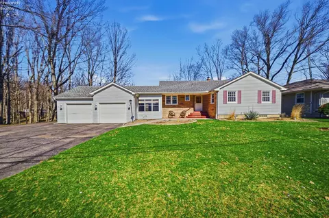 1073 Rosealee Ave, Elyria, OH 44035