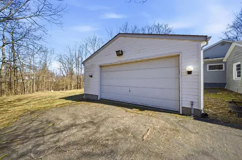 Exterior - 1073 Rosealee Ave, Elyria, OH 44035 photo 6 of 8