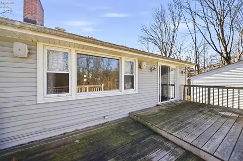 Exterior - 1073 Rosealee Ave, Elyria, OH 44035 photo 4 of 8