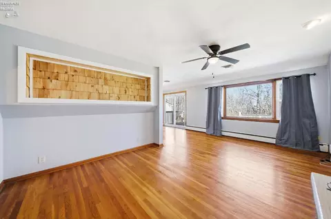 Living - 1073 Rosealee Ave, Elyria, OH 44035 photo 2 of 5
