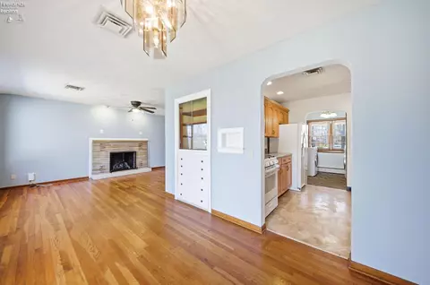 Living - 1073 Rosealee Ave, Elyria, OH 44035 photo 4 of 5