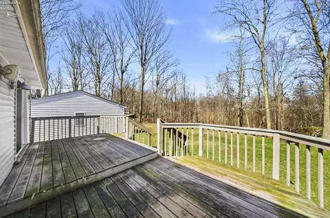 Exterior - 1073 Rosealee Ave, Elyria, OH 44035 photo 5 of 8