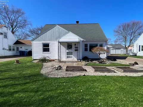614 Clinton St, Port Clinton, OH 43452