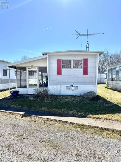 3575 NE Catawba Rd #18, Port Clinton, OH 43452