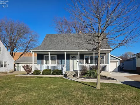 713 Clinton St, Port Clinton, OH 43452