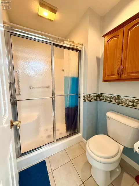 Bath - 1805 E Waterberry, Huron, OH 44839 photo 4 of 6