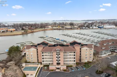 42 Marina Point Dr, Sandusky, OH 44870