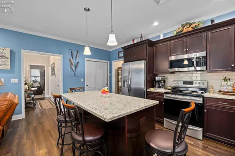 Kitchen - 329 Lighthouse Oval, Marblehead, OH 43440 photo 4 of 4
