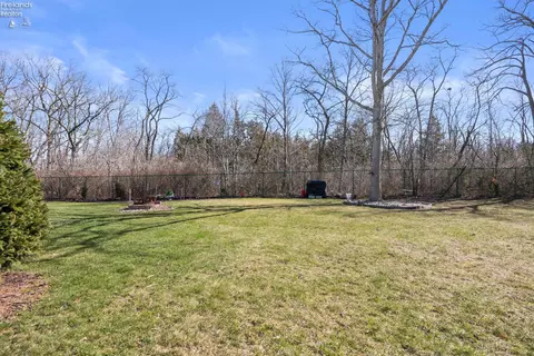 Exterior - 329 Lighthouse Oval, Marblehead, OH 43440 photo 9 of 11