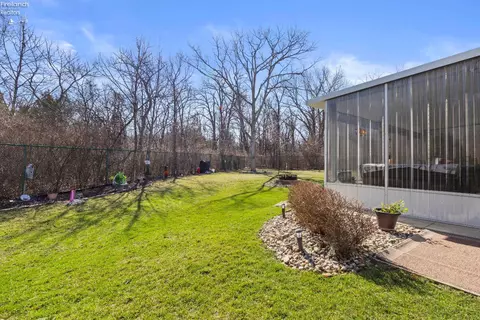 Exterior - 329 Lighthouse Oval, Marblehead, OH 43440 photo 5 of 11