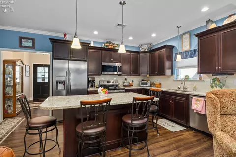 Kitchen - 329 Lighthouse Oval, Marblehead, OH 43440 photo 3 of 4