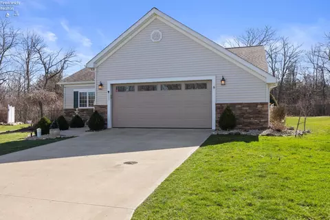 Exterior - 329 Lighthouse Oval, Marblehead, OH 43440 photo 10 of 11