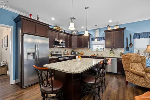 Kitchen - 329 Lighthouse Oval, Marblehead, OH 43440 photo 2 of 4