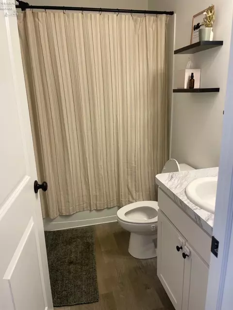 Bath - 401 River Run Dr, Elyria, OH 44035 photo 5 of 5