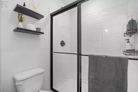 Bath - 401 River Run Dr, Elyria, OH 44035 photo 1 of 5