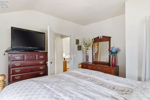 Bedroom - 25 E League St, Norwalk, OH 44857 photo 3 of 6