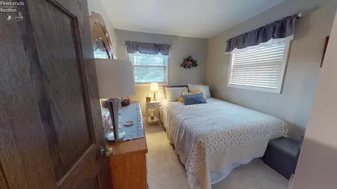Bedroom - 124 Rustic Rook Rd, Willard, OH 44890 photo 4 of 5