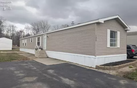 220 Maple Ln #125, Green Springs, OH 44836