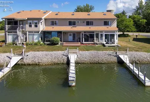 6280 N Harris Harbor Dr, Oak Harbor, OH 43449