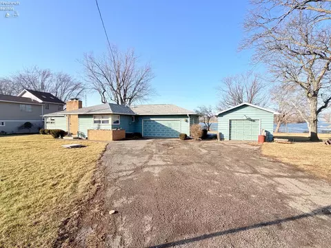 Exterior - 7631 E Downend Dr, Marblehead, OH 43440 photo 8 of 10