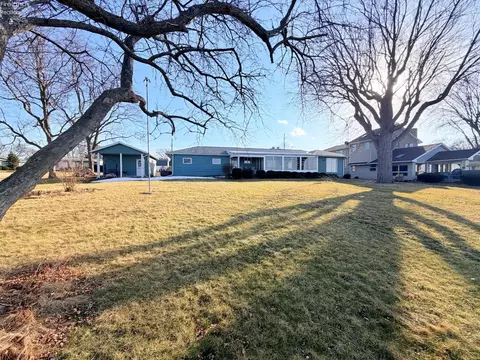 Exterior - 7631 E Downend Dr, Marblehead, OH 43440 photo 2 of 10