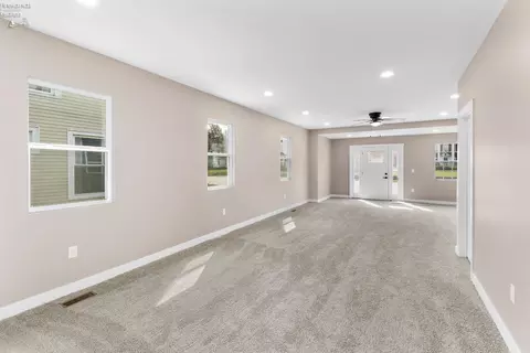 Living - 817 E Main St, Bellevue, OH 44811 photo 3 of 5