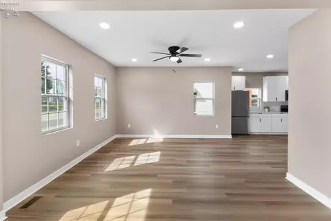 Living - 817 E Main St, Bellevue, OH 44811 photo 4 of 5