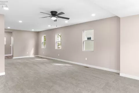 Living - 817 E Main St, Bellevue, OH 44811 photo 2 of 5