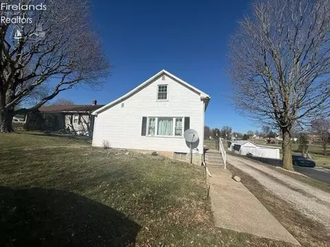 98 Adams St, Mccutchenville, OH 44844