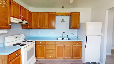Kitchen - 569 W Pearl St, Willard, OH 44890 photo 1 of 2
