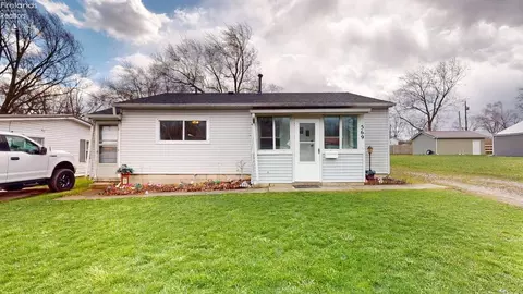 569 W Pearl St, Willard, OH 44890