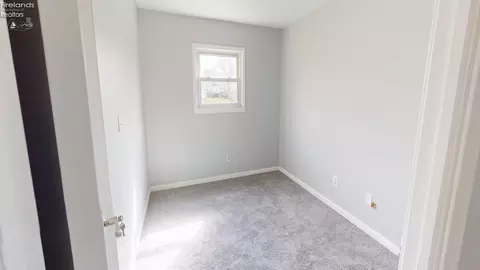 Bedroom - 569 W Pearl St, Willard, OH 44890 photo 2 of 4