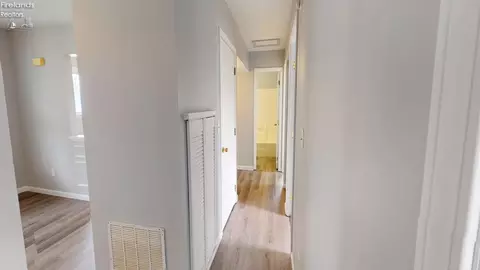 Entry Way - 569 W Pearl St, Willard, OH 44890 photo 1 of 3