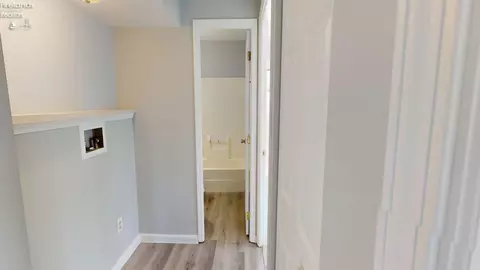 Entry Way - 569 W Pearl St, Willard, OH 44890 photo 2 of 3
