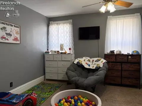 Bedroom - 376 E Perry St, Tiffin, OH 44883 photo 7 of 7