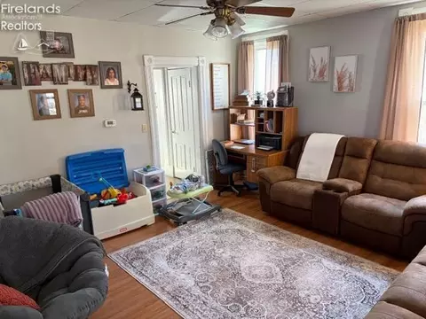 Living - 376 E Perry St, Tiffin, OH 44883 photo 2 of 3