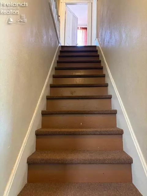 Entry Way - 376 E Perry St, Tiffin, OH 44883 photo 1 of 3