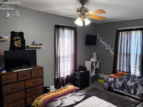 Bedroom - 376 E Perry St, Tiffin, OH 44883 photo 2 of 7