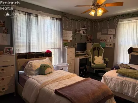 Bedroom - 376 E Perry St, Tiffin, OH 44883 photo 4 of 7