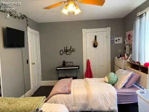 Bedroom - 376 E Perry St, Tiffin, OH 44883 photo 5 of 7