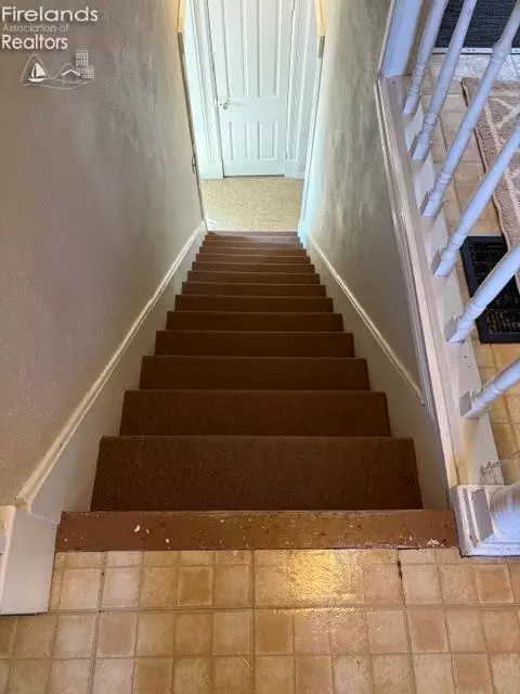Entry Way - 376 E Perry St, Tiffin, OH 44883 photo 3 of 3