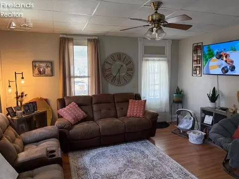 Living - 376 E Perry St, Tiffin, OH 44883 photo 1 of 3