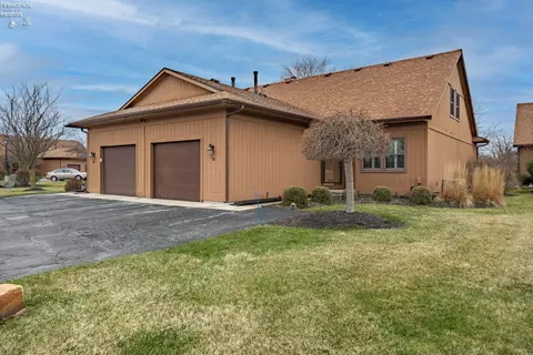 70 N Harbors End Dr, Port Clinton, OH 43452