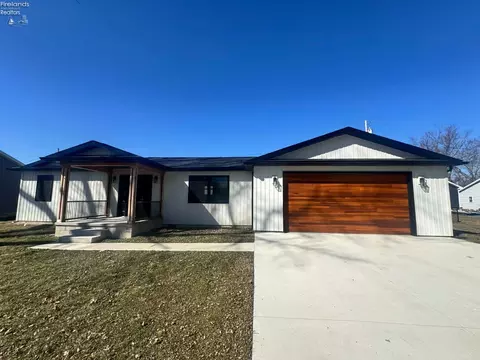 111 Tuscarawas Trl, Sandusky, OH 44870