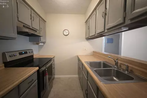 418 Brinker St, Bellevue, OH 44811 photo 4