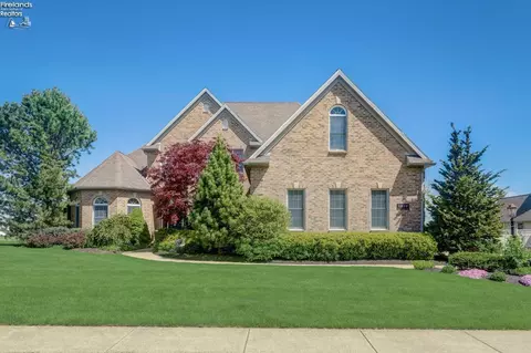 1023 Eagle Ridge Dr, Huron, OH 44839