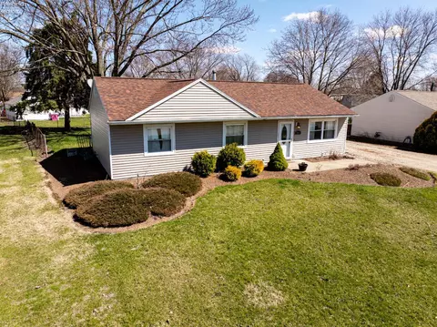 1094 Millbrook Dr, Fremont, OH 43420