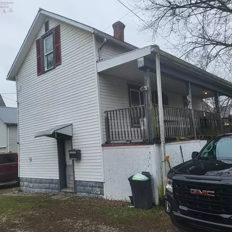 105 W Maple St, Willard, OH 44890