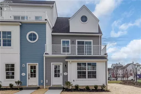 445 Harbor Ln, Lorain, OH 44052