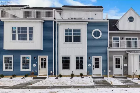 449 Harbor Ln, Lorain, OH 44052